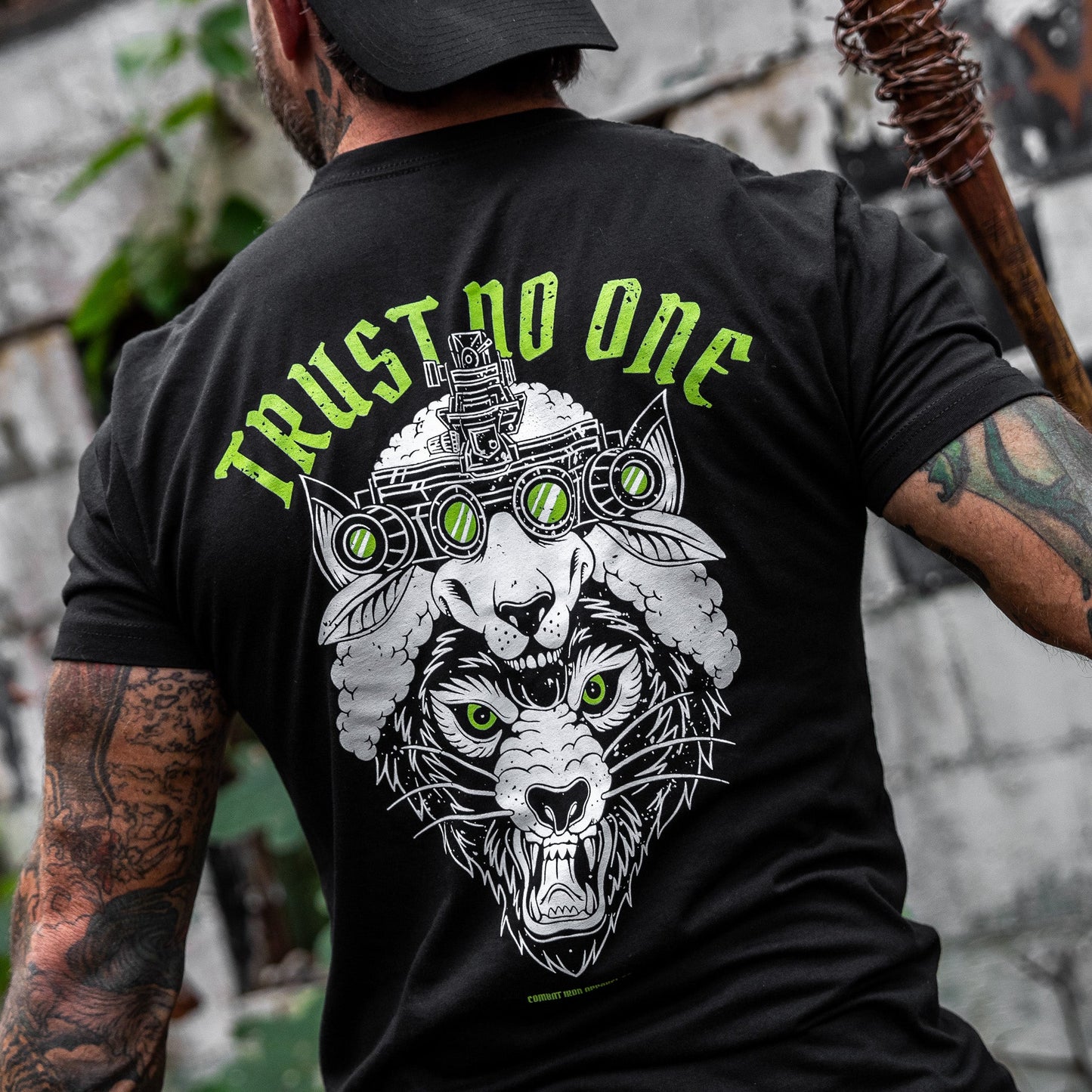 Trust No One Wolf Men's T-Shirt