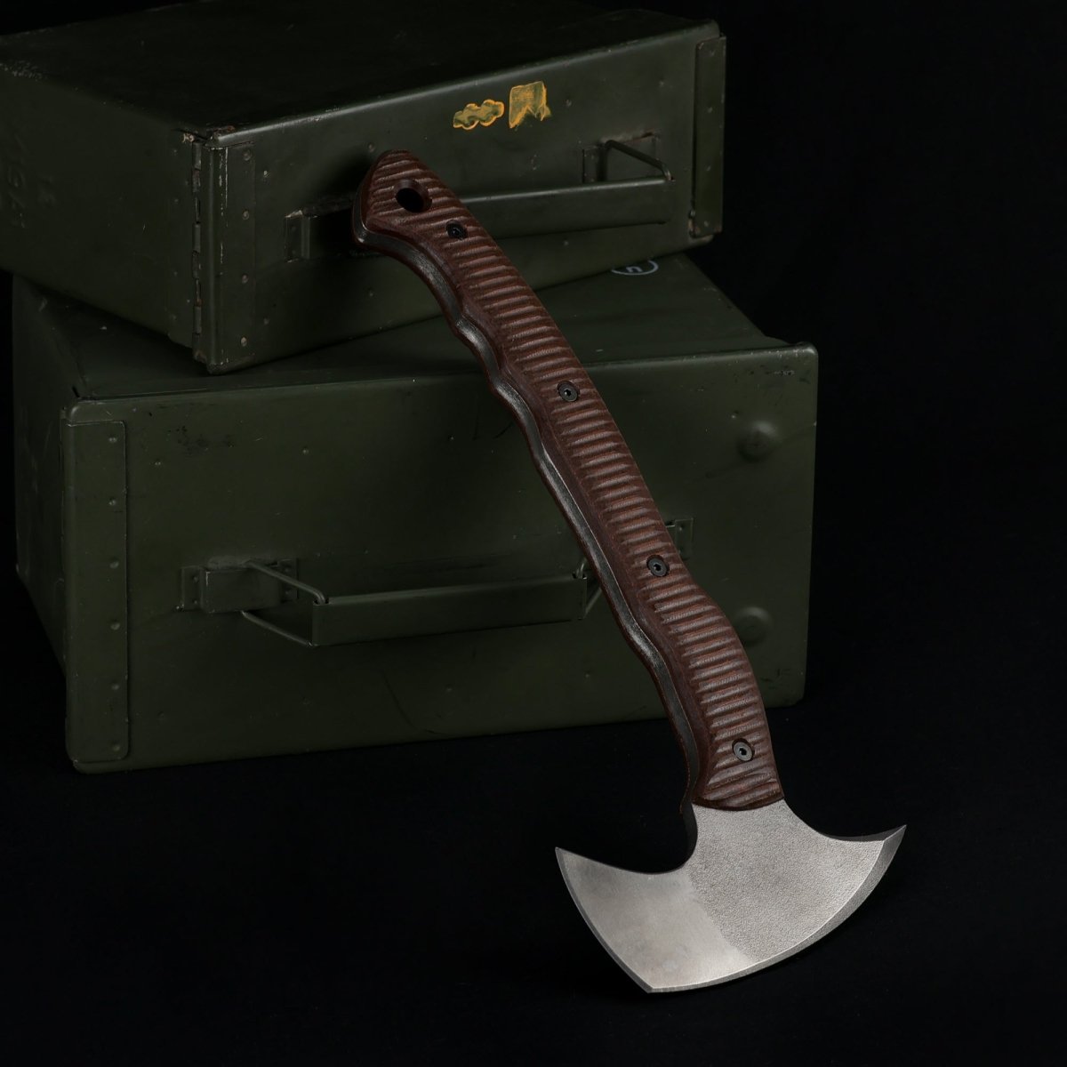 Tactical tomahawk "Wendigo" with polymer composite handle