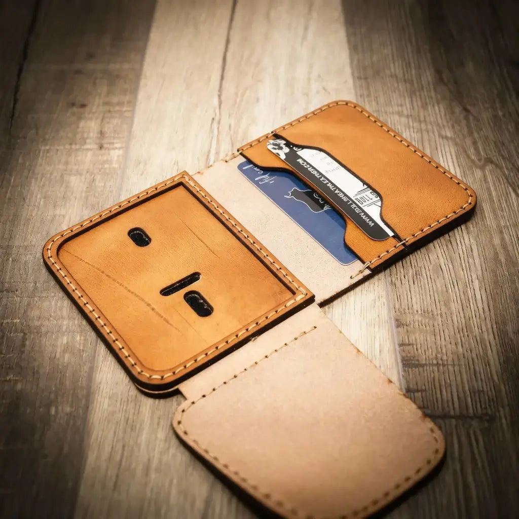 Minimalist Badge Wallet - Saddle Tan