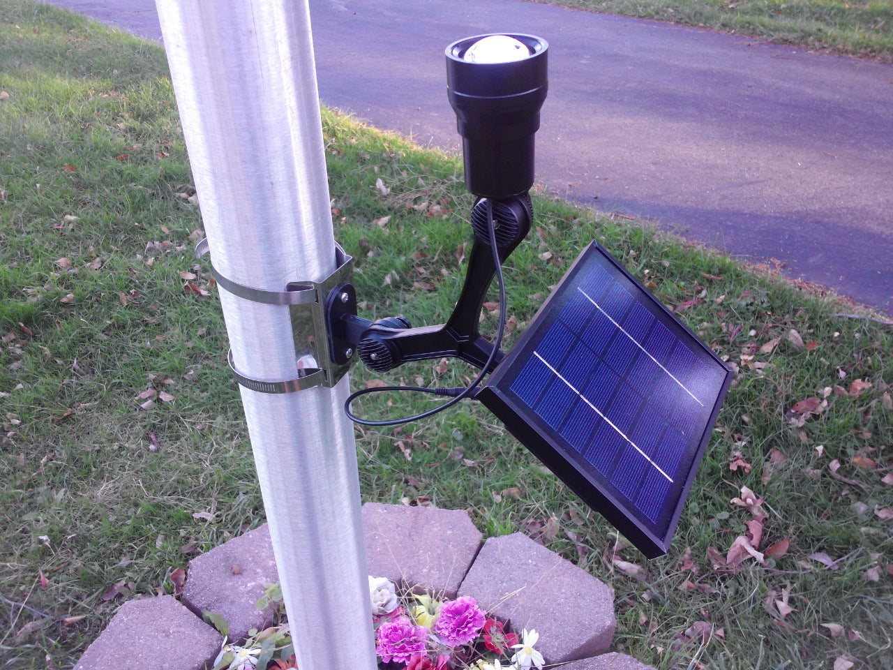 Commercial Solar Flagpole Light - CREE