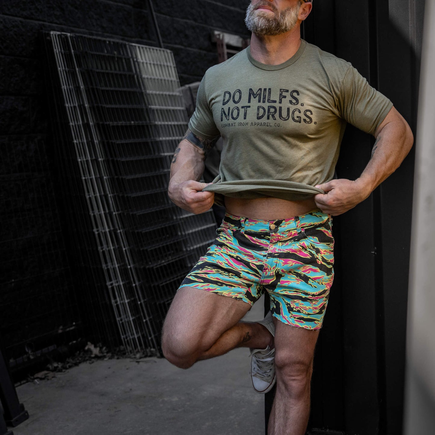 Do Milfs. Not Drugs. Men's T-Shirt