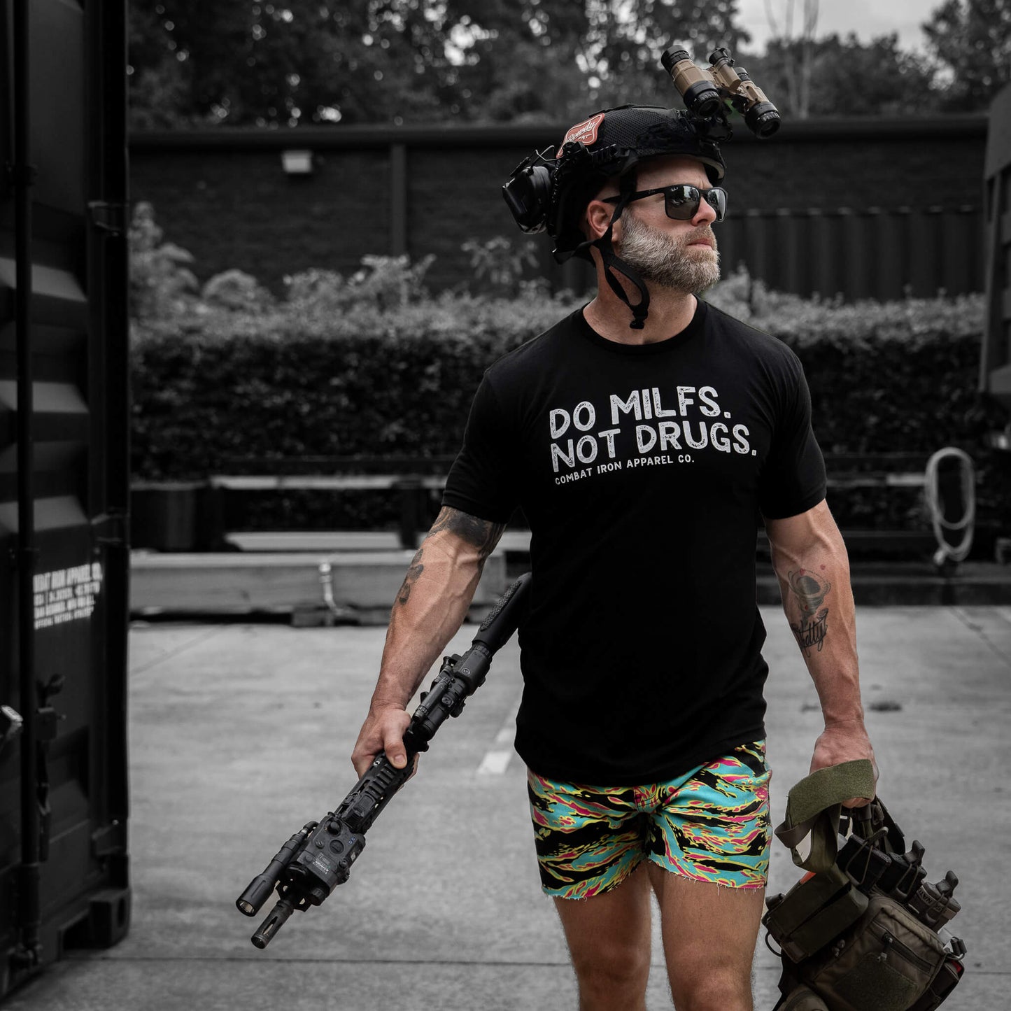 Do Milfs. Not Drugs. Men's T-Shirt