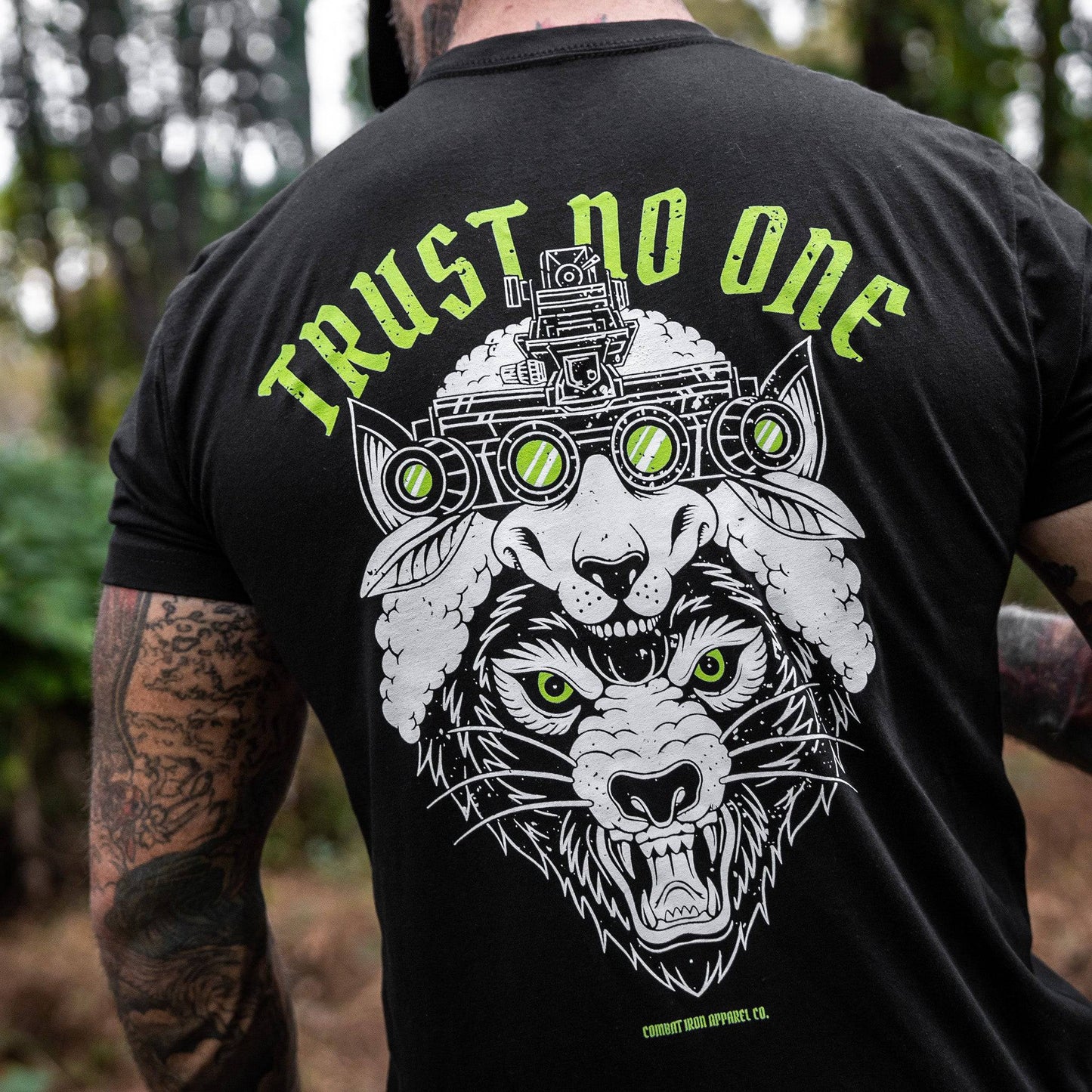 Trust No One Wolf Men's T-Shirt