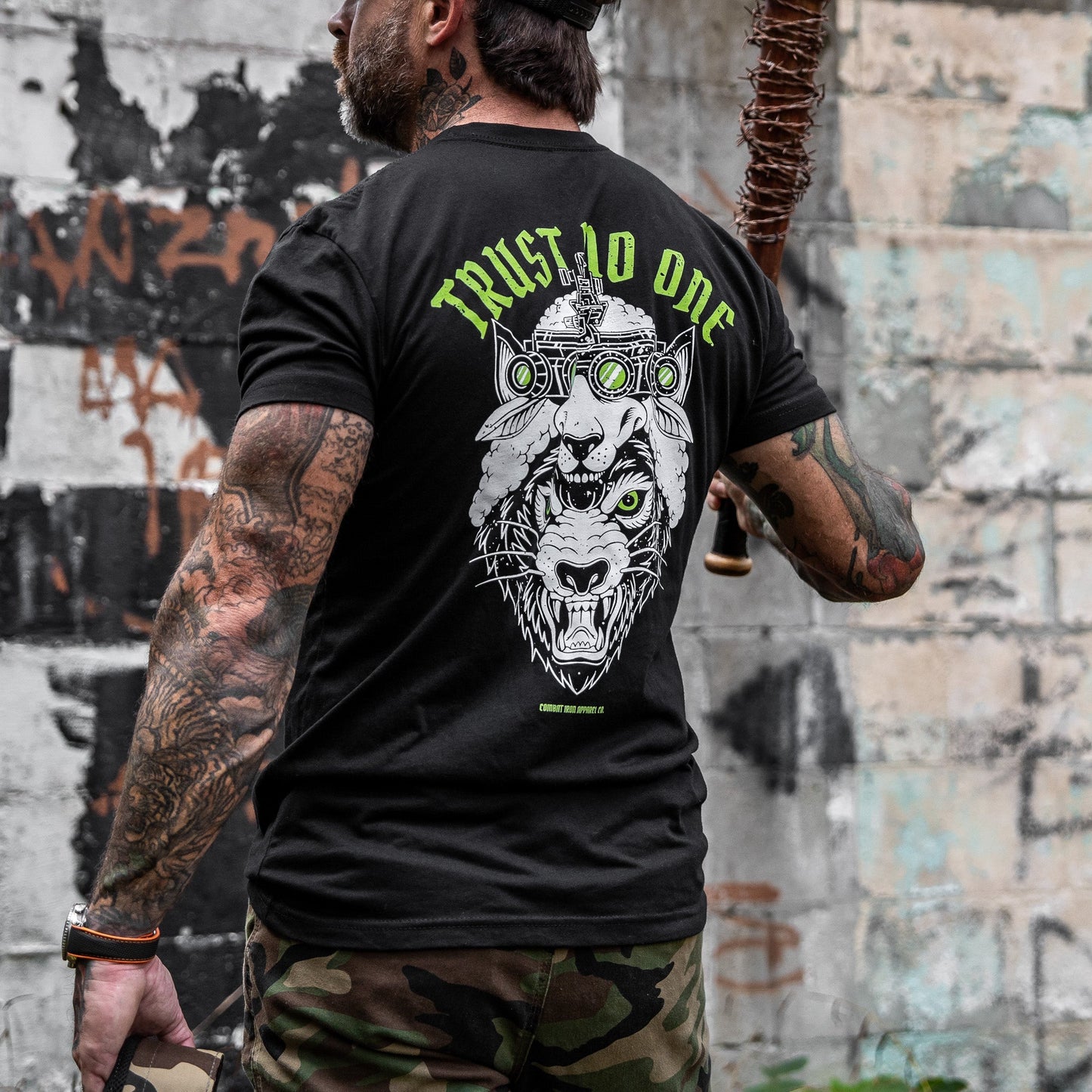 Trust No One Wolf Men's T-Shirt